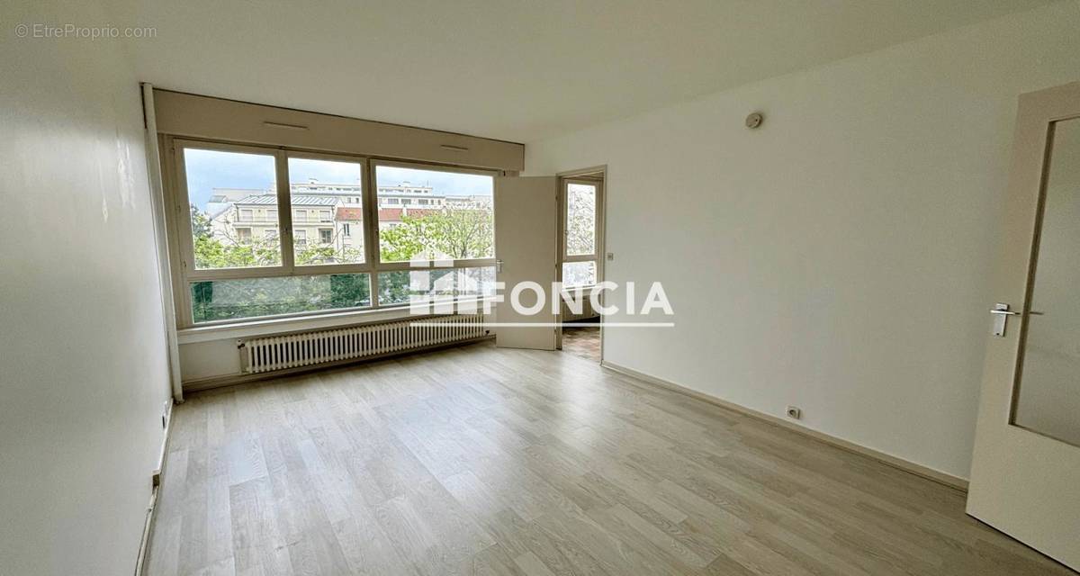 Appartement à COURBEVOIE