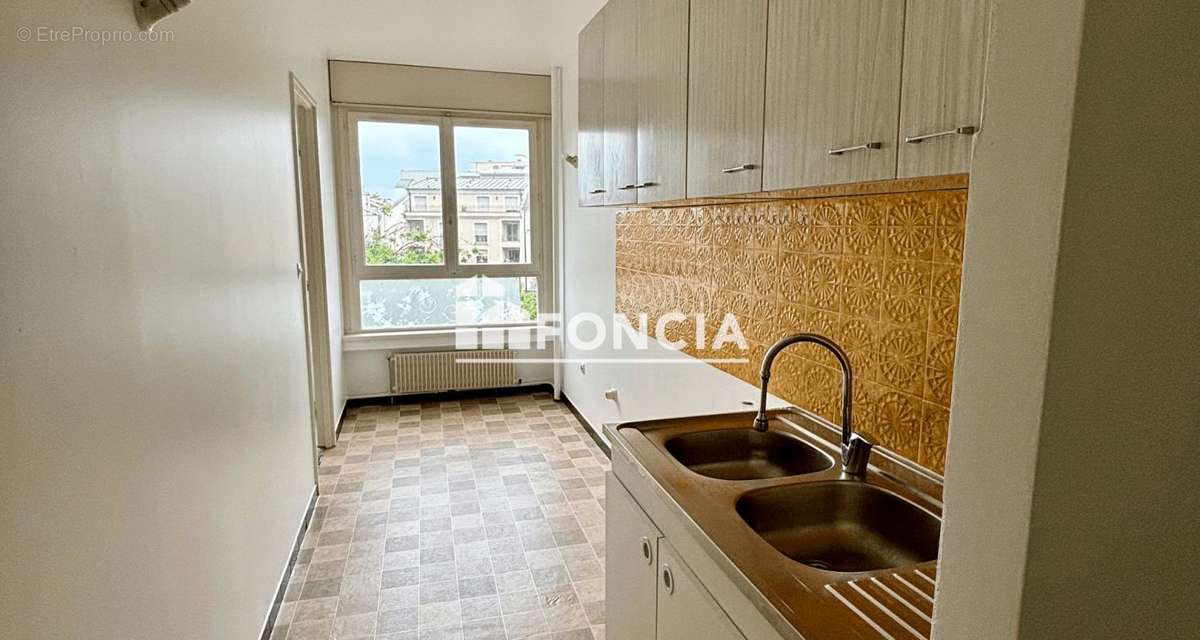 Appartement à COURBEVOIE