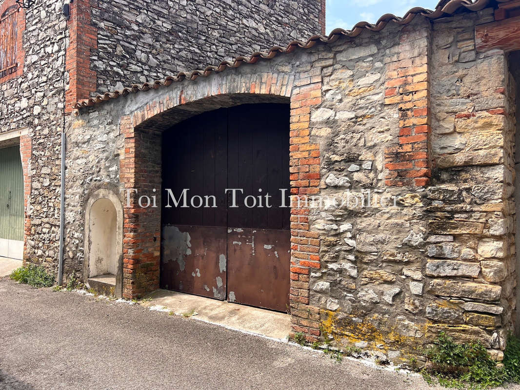 Maison à CANAULES-ET-ARGENTIERES