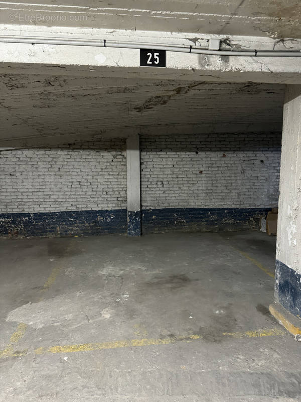 Parking à PARIS-12E