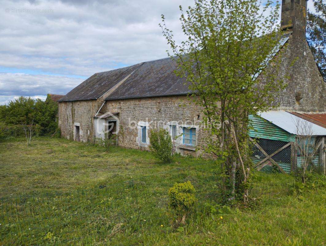 Maison à CARROUGES