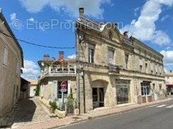 Appartement à SAINT-CHRISTOLY-DE-BLAYE