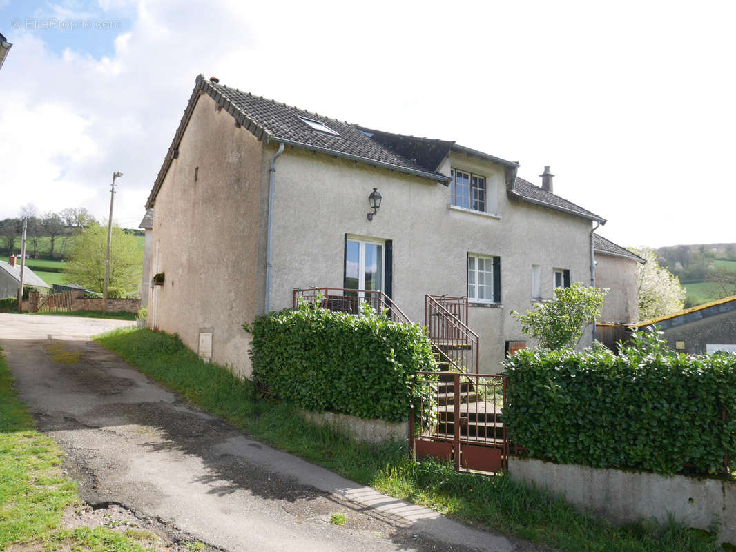 Maison à MONTIGNY-EN-MORVAN