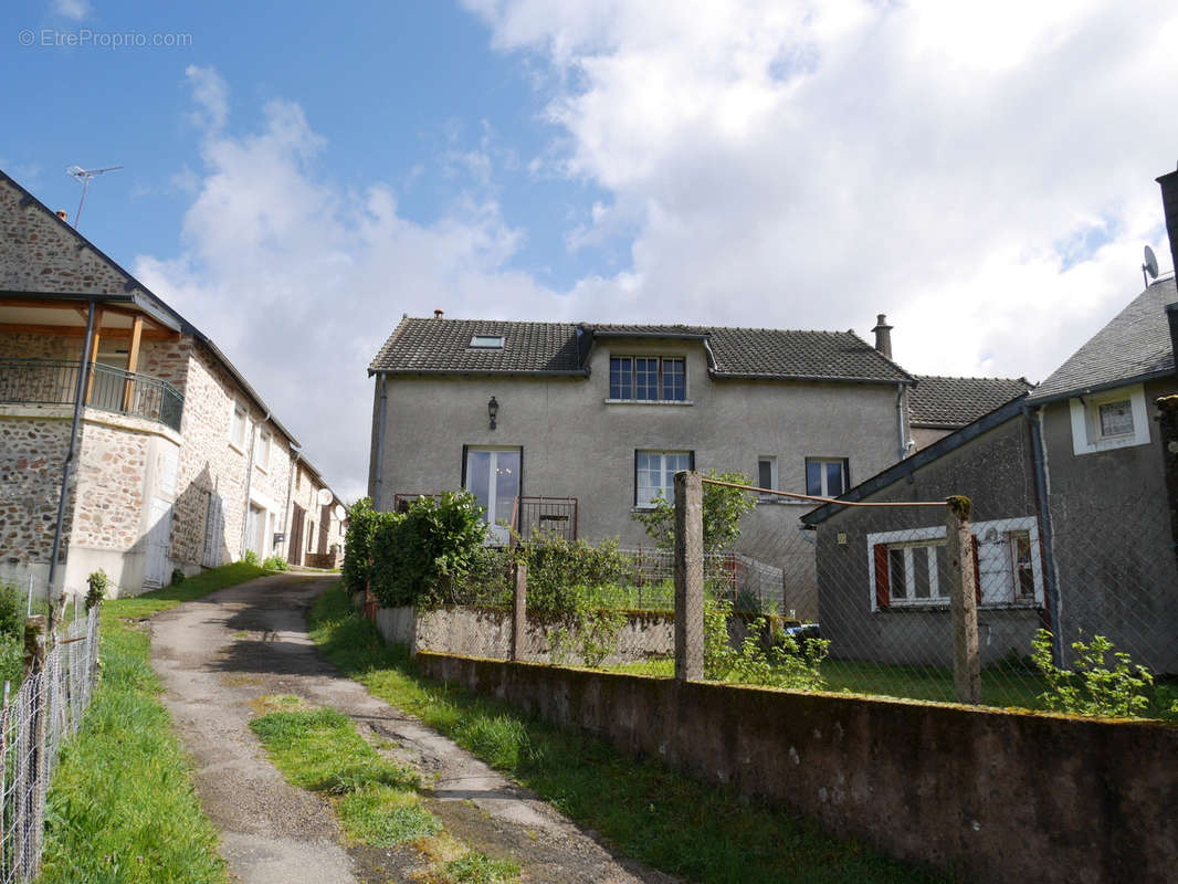 Maison à MONTIGNY-EN-MORVAN