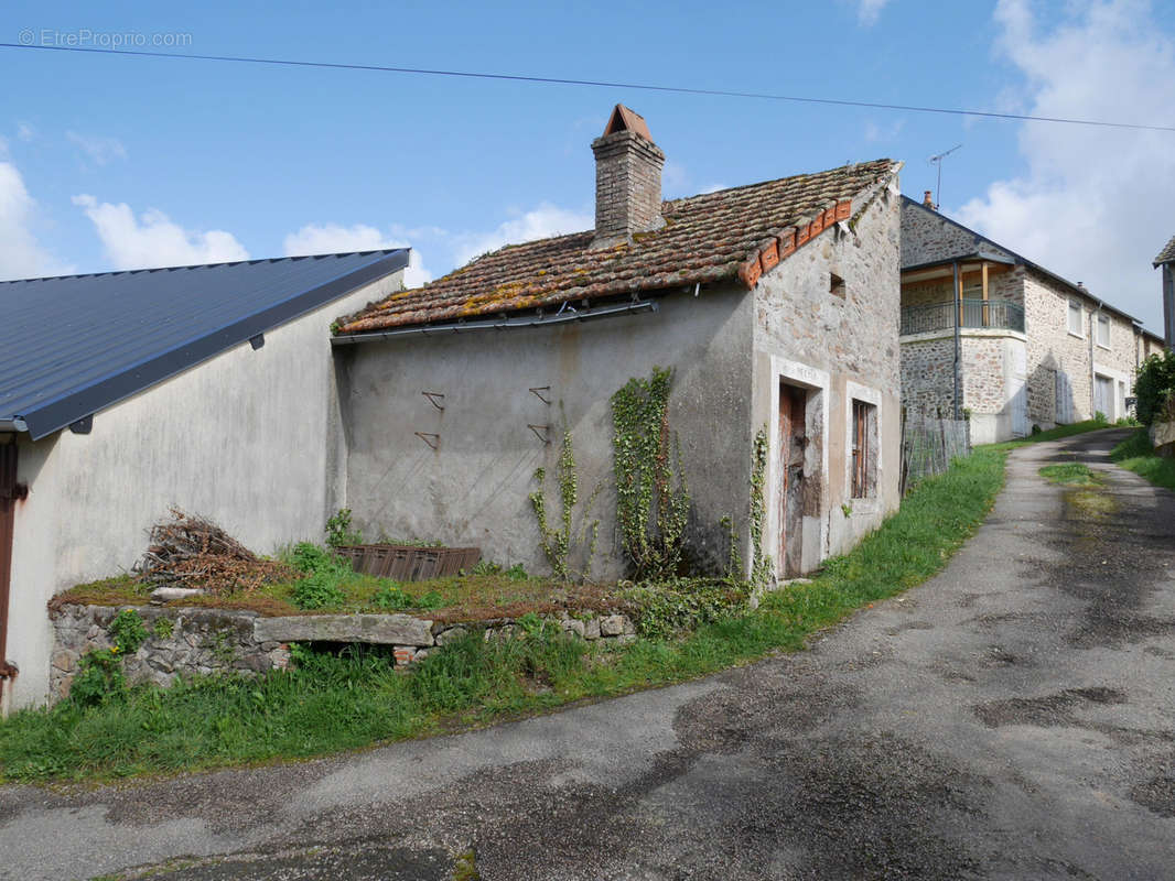 Maison à MONTIGNY-EN-MORVAN