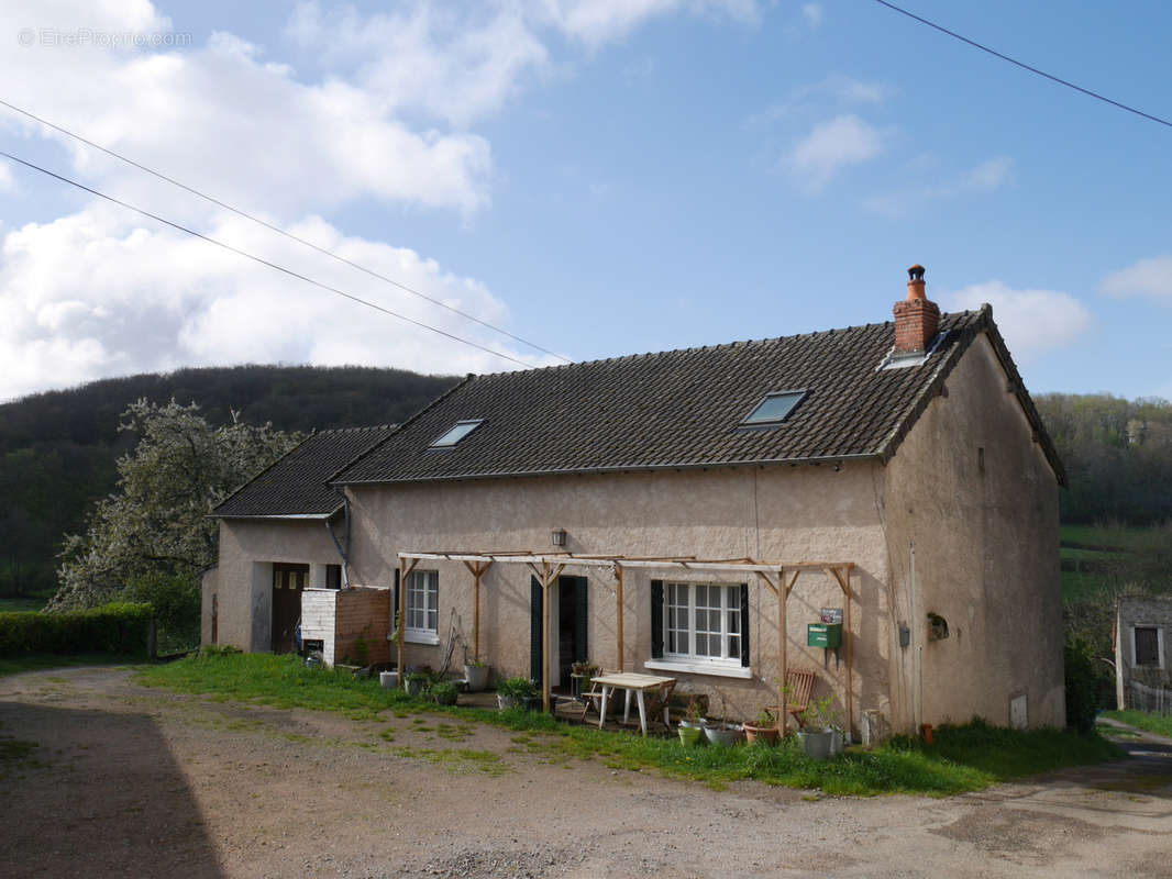 Maison à MONTIGNY-EN-MORVAN