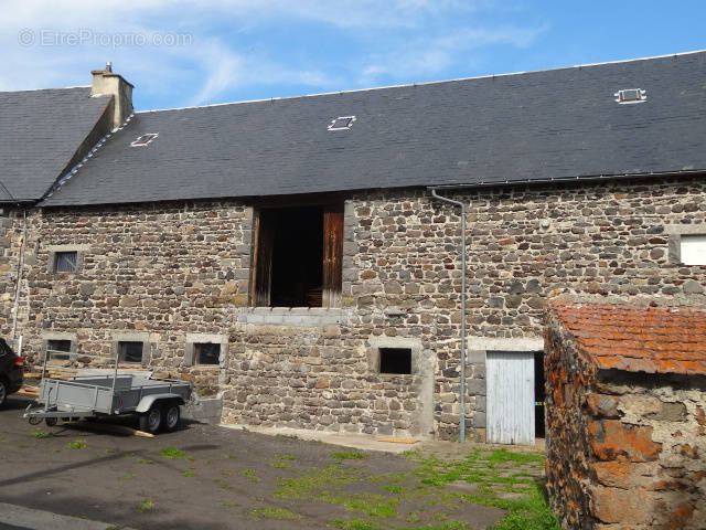 Maison à SAULZET-LE-FROID