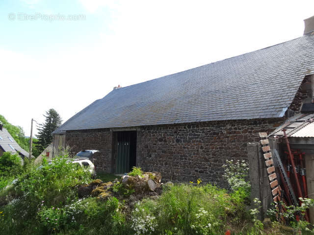 Maison à SAULZET-LE-FROID