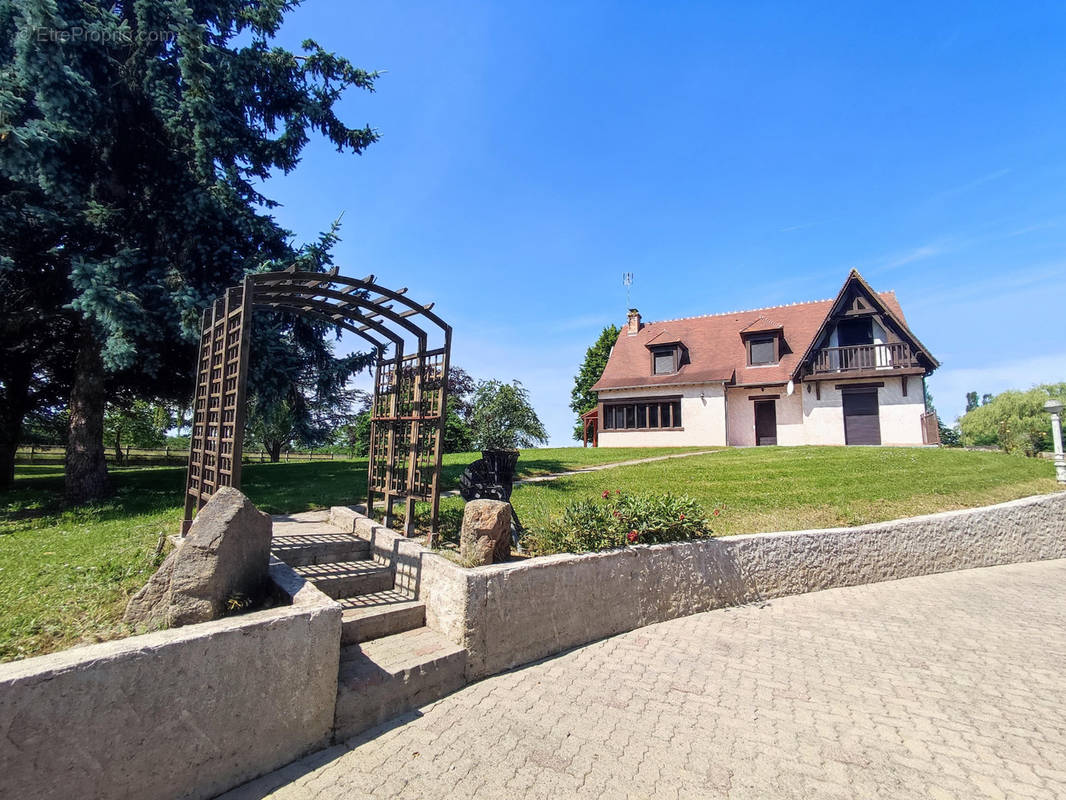 Maison à MORNAY-SUR-ALLIER