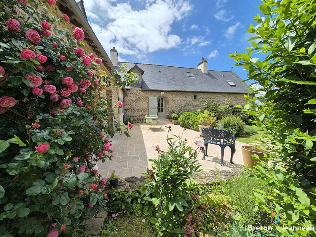 Maison à LASSAY-LES-CHATEAUX