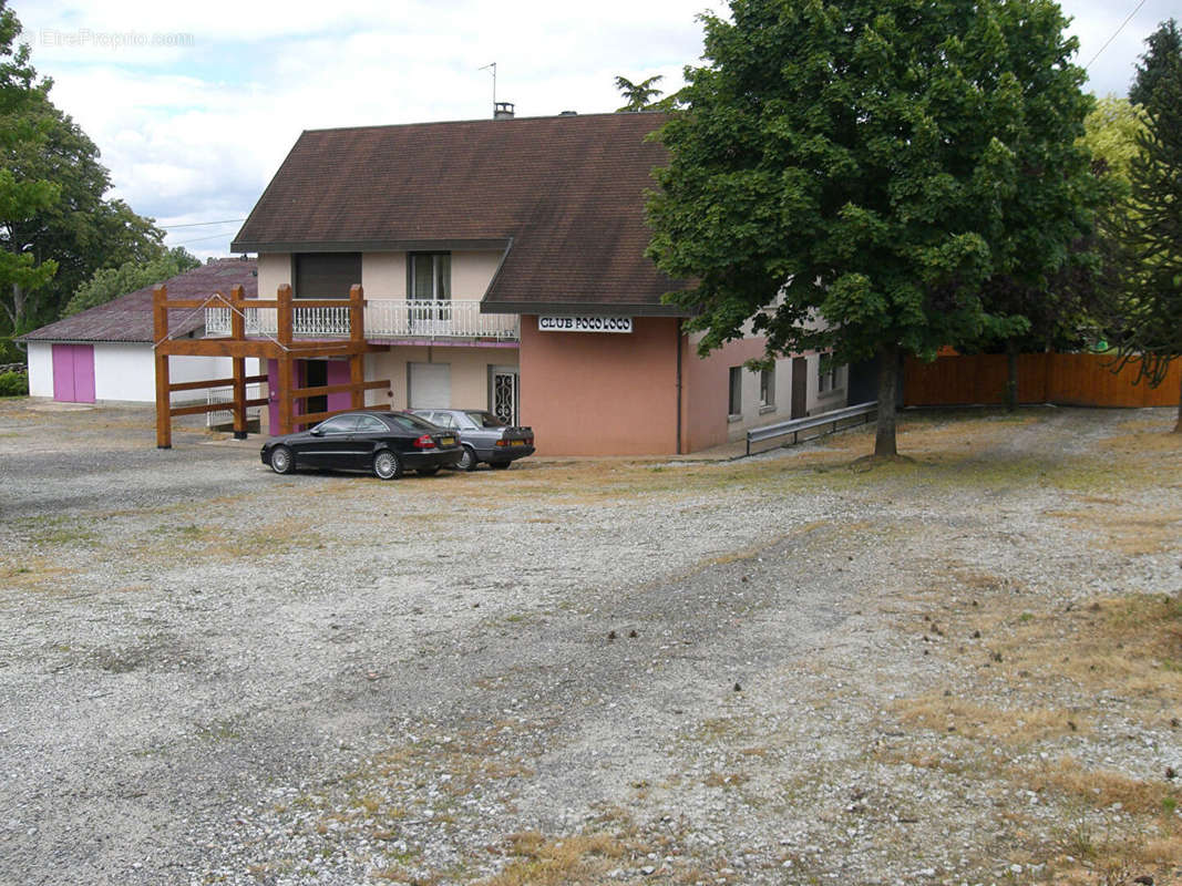 Commerce à SAINT-LEONARD-DE-NOBLAT