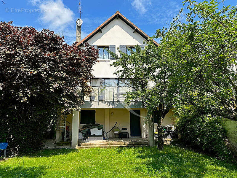 Maison à SARTROUVILLE