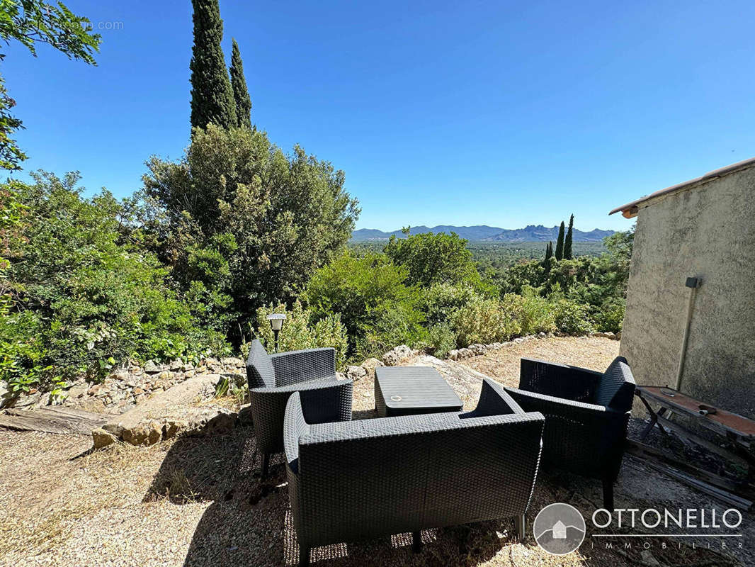 Maison à ROQUEBRUNE-SUR-ARGENS