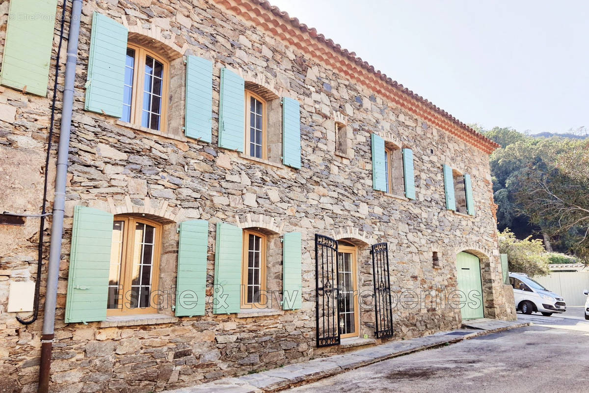 Maison à LA GARDE-FREINET