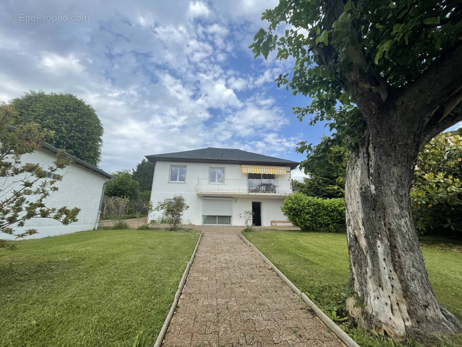 Maison à CREUZIER-LE-VIEUX