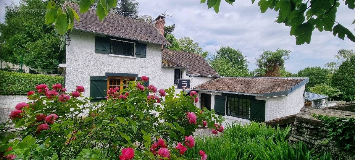 Maison à FOLLAINVILLE-DENNEMONT