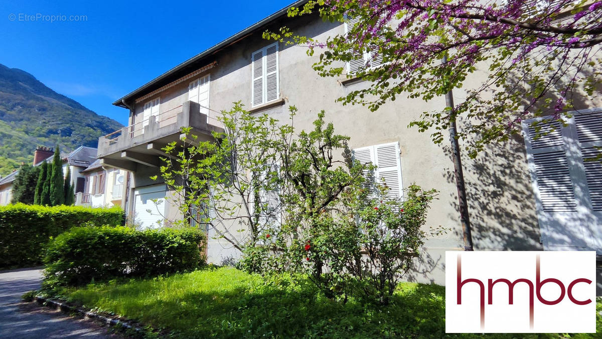 Appartement à SAINT-ETIENNE-DE-CUINES