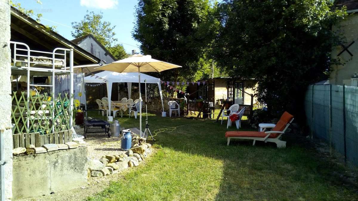 Maison à COULONGES