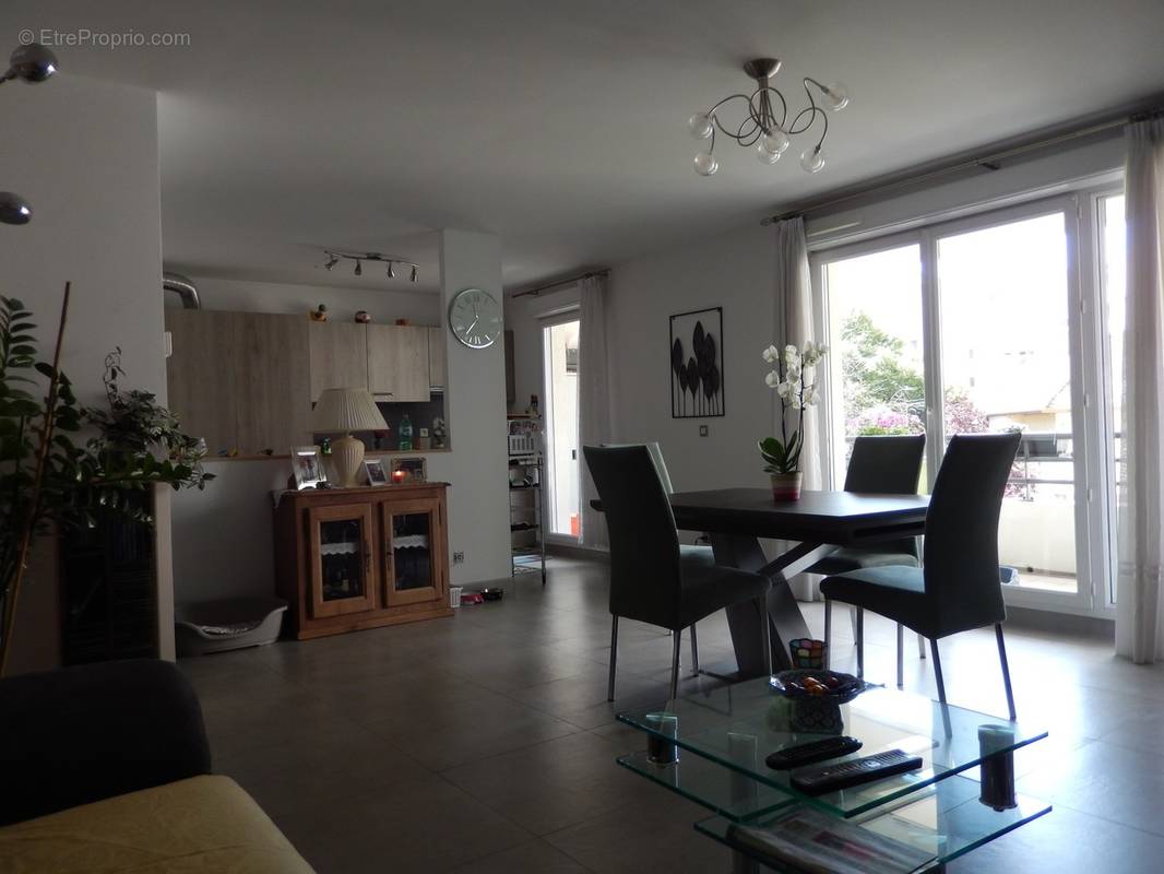 T4 à vendre à Annemasse-Gare Salon-Séjour Cuisine - Appartement à ANNEMASSE