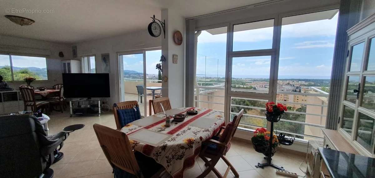 Appartement à MANDELIEU-LA-NAPOULE