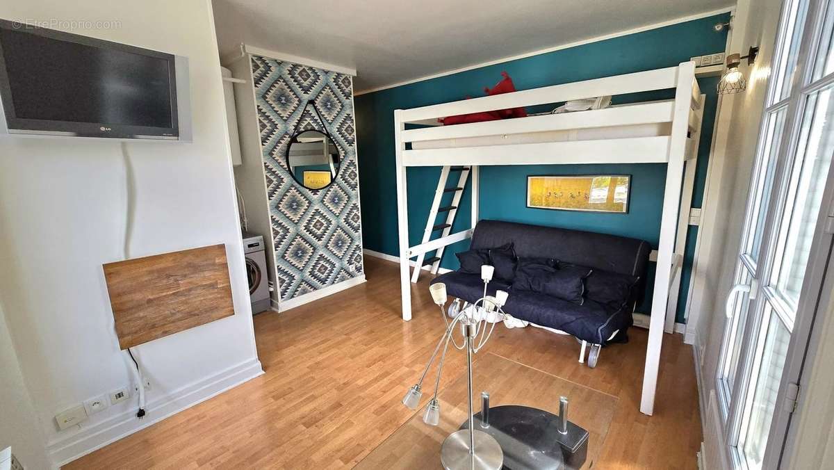 Appartement à COURBEVOIE