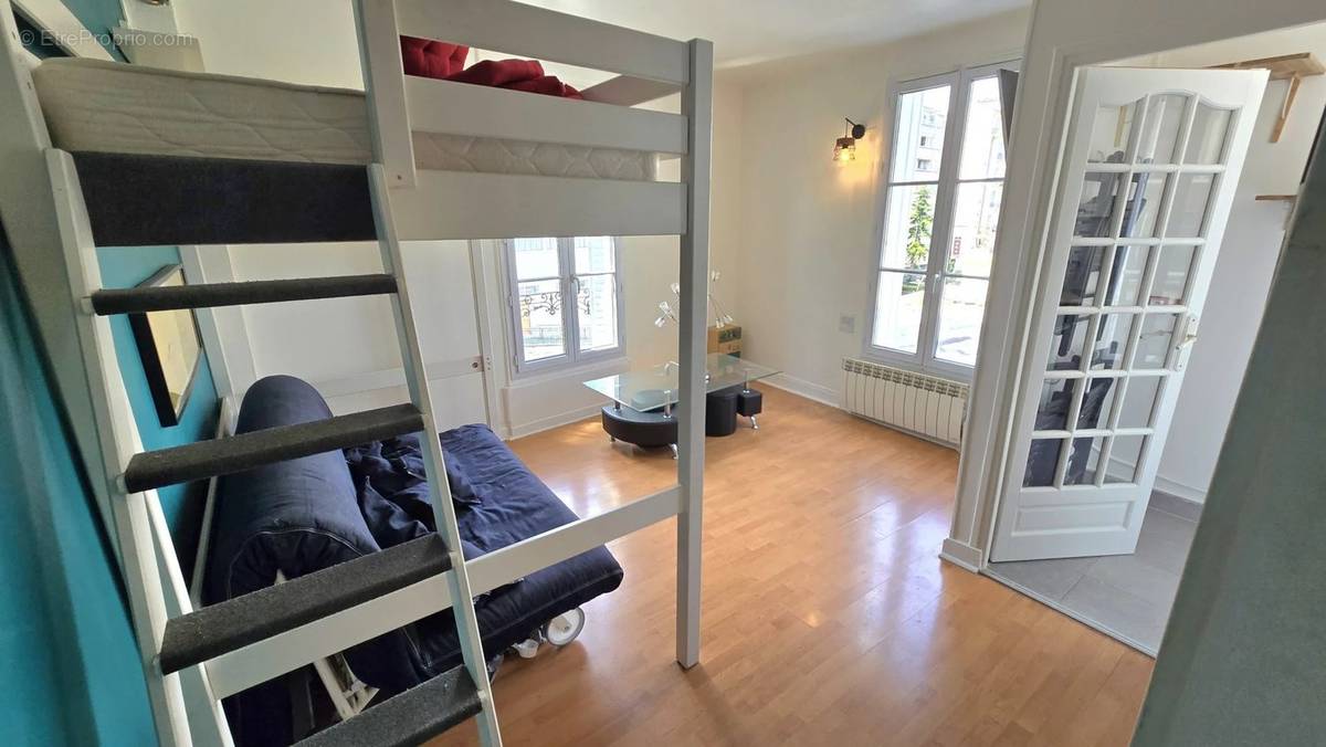 Appartement à COURBEVOIE