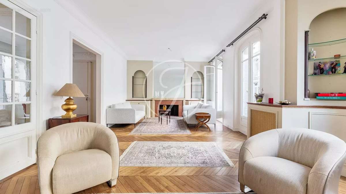 Appartement à PARIS-16E