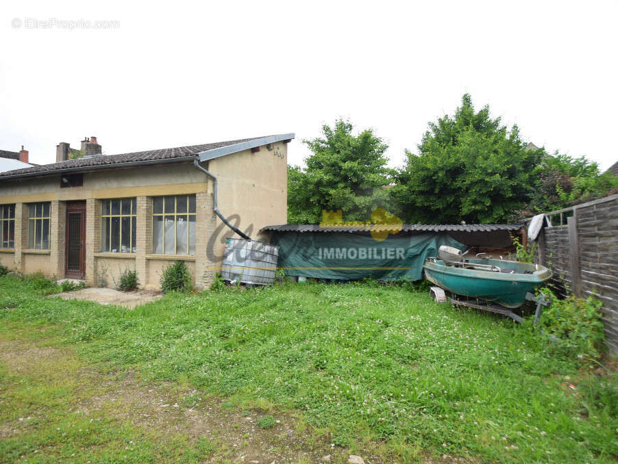 Commerce à SAINT-JEAN-DE-LOSNE