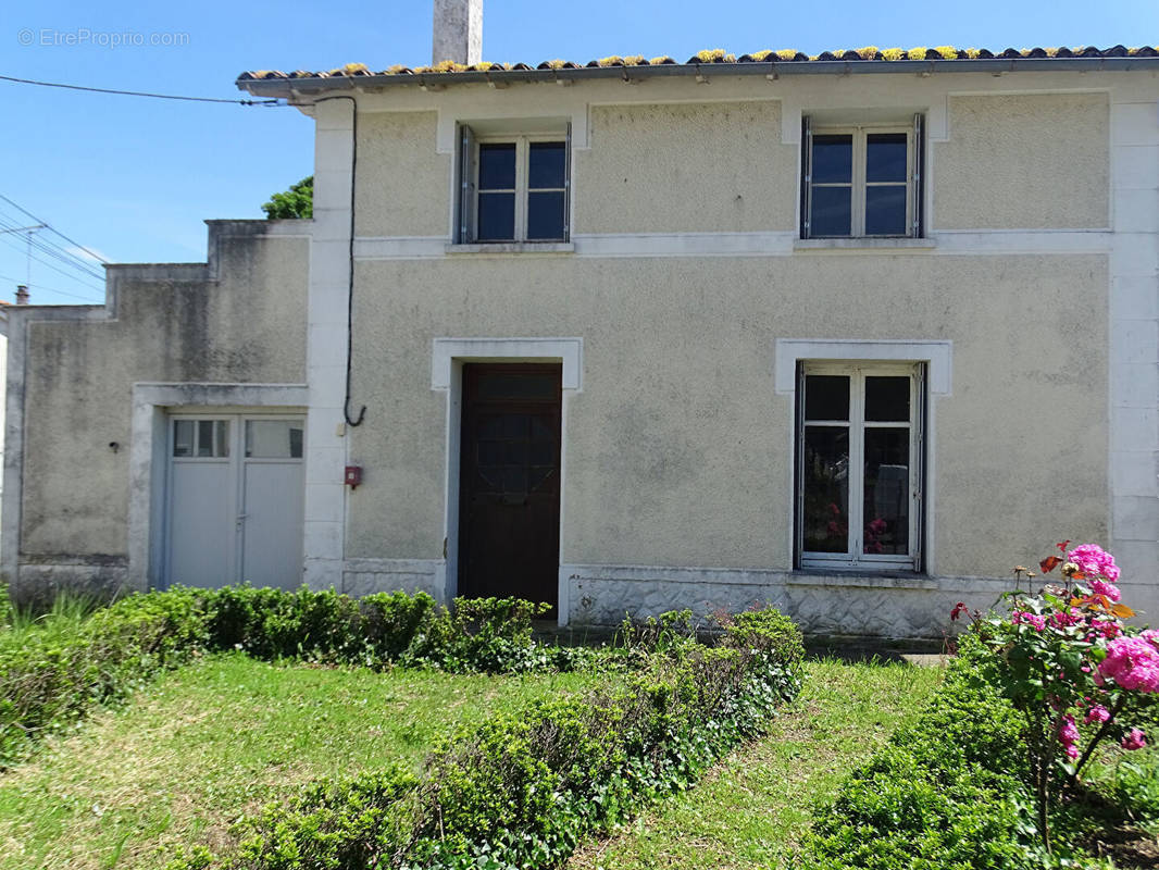 Maison à SURGERES