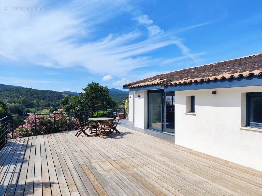 Maison à ROQUEBRUNE-SUR-ARGENS