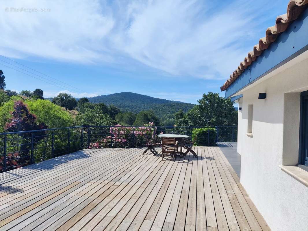 Maison à ROQUEBRUNE-SUR-ARGENS