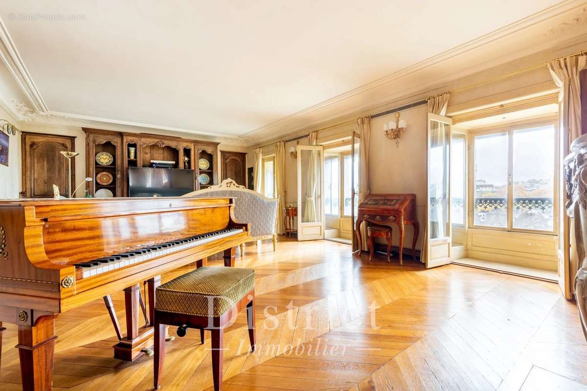 Appartement à PARIS-8E