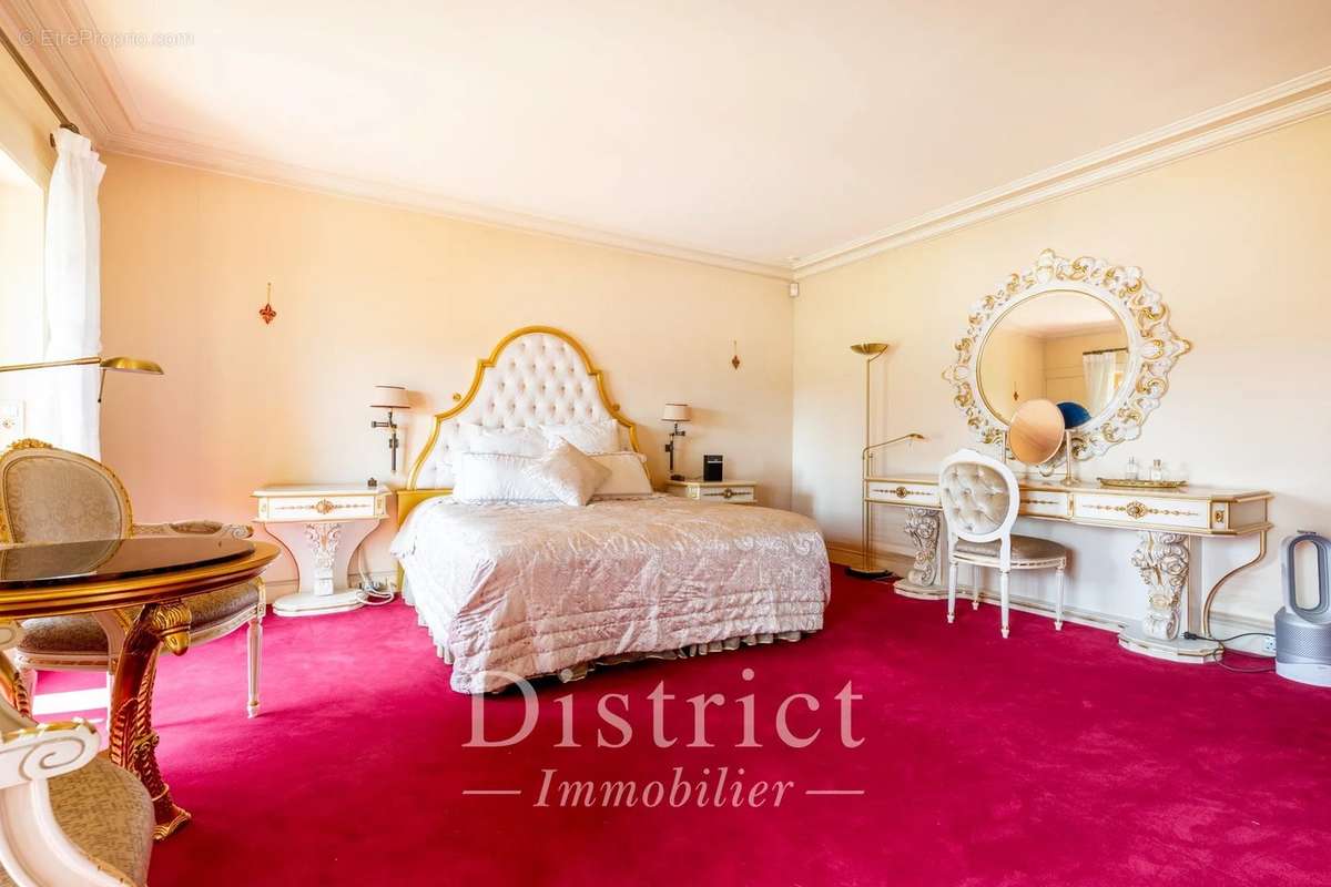 Appartement à PARIS-8E