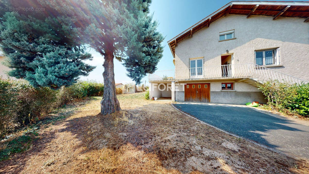 Maison à CHAZELLES-SUR-LYON