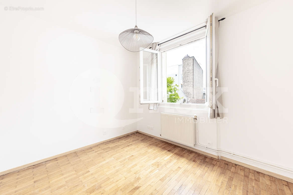 Appartement à COURBEVOIE