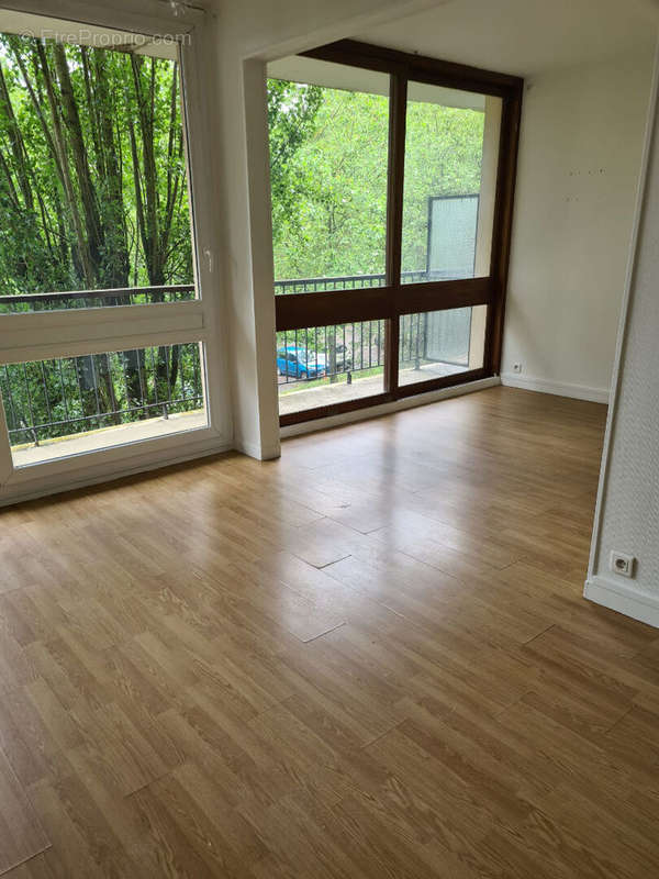 Appartement à FONTENAY-LE-FLEURY