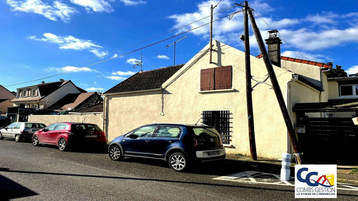 Maison à COMBS-LA-VILLE