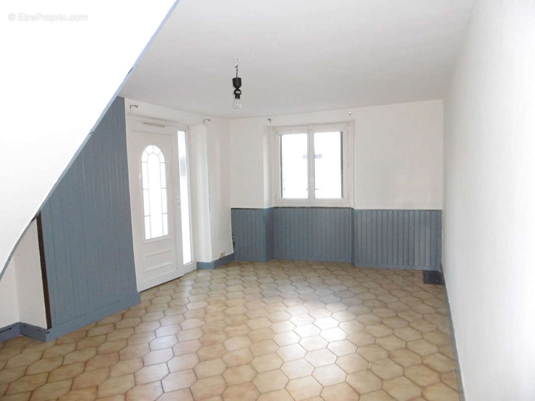 Appartement à VARENNES-JARCY