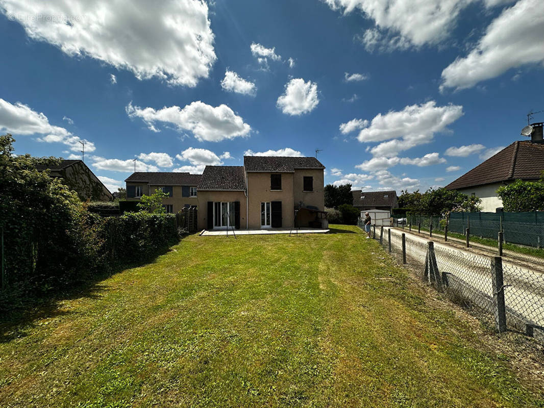 Maison à SAINT-DOULCHARD