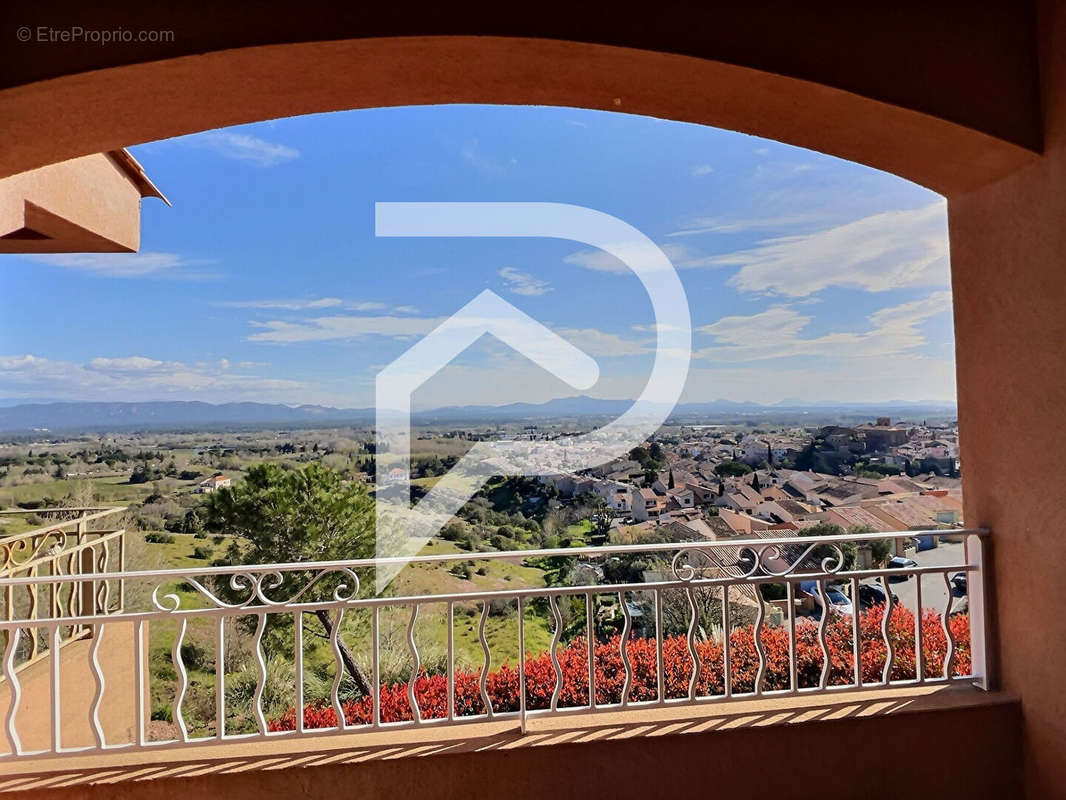 Appartement à ROQUEBRUNE-SUR-ARGENS