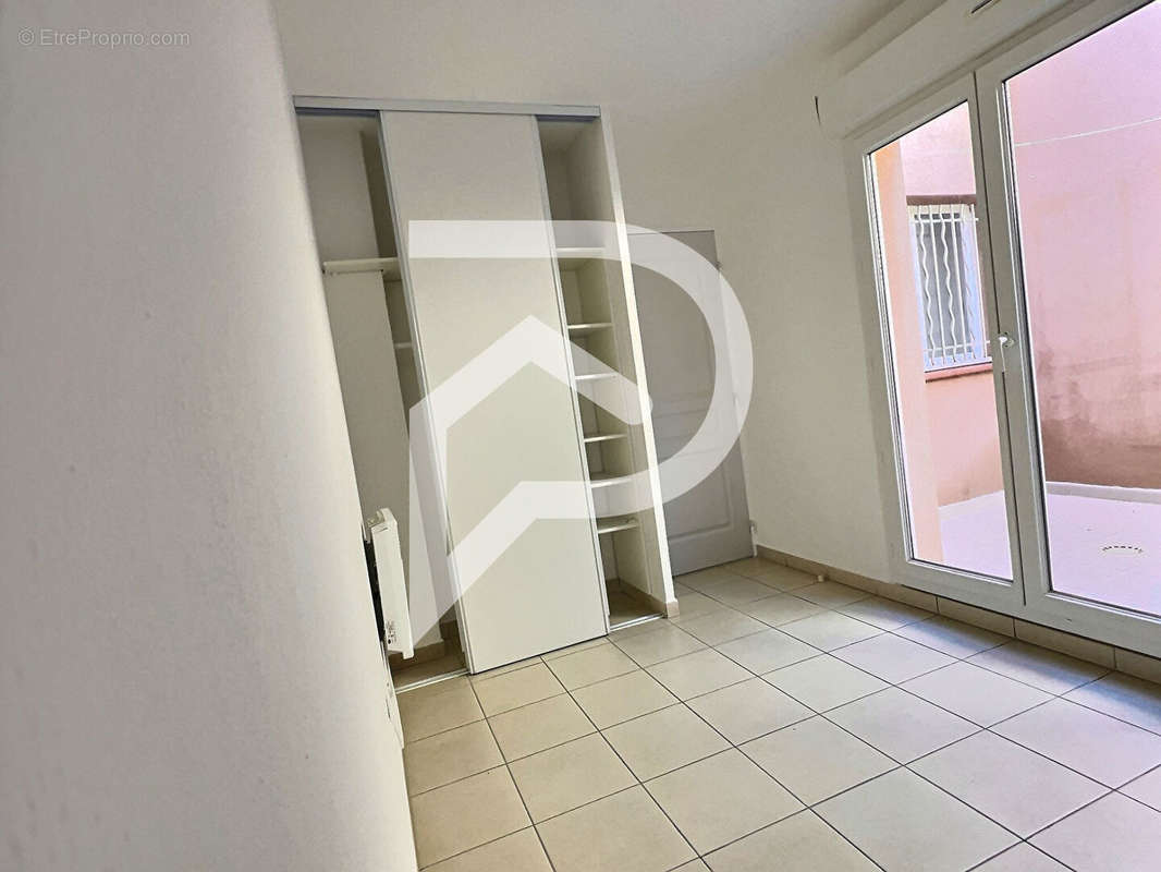 Appartement à ROQUEBRUNE-SUR-ARGENS