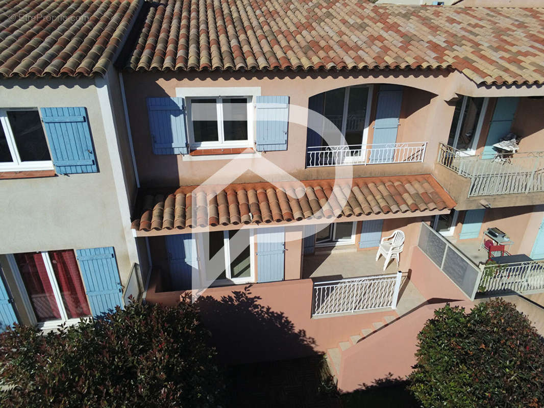 Appartement à ROQUEBRUNE-SUR-ARGENS