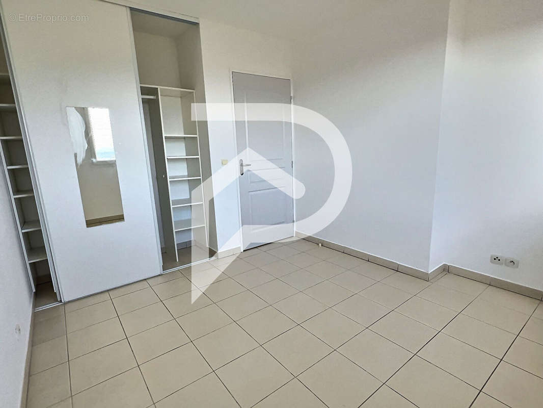 Appartement à ROQUEBRUNE-SUR-ARGENS