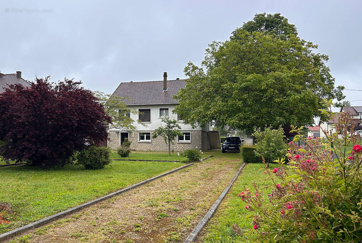 Maison à SAINT-PIERRE-LE-MOUTIER