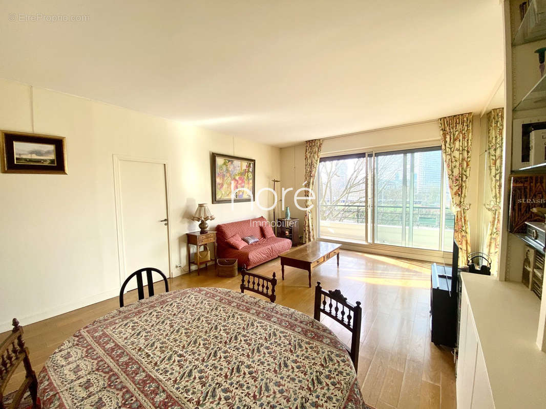 Appartement à NEUILLY-SUR-SEINE