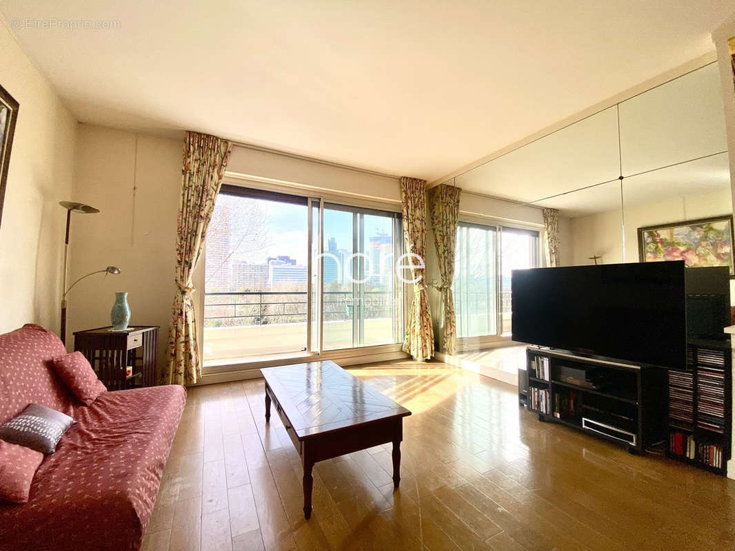 Appartement à NEUILLY-SUR-SEINE