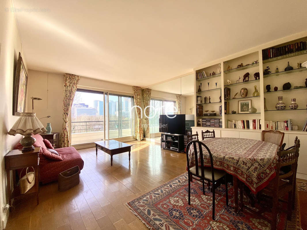 Appartement à NEUILLY-SUR-SEINE