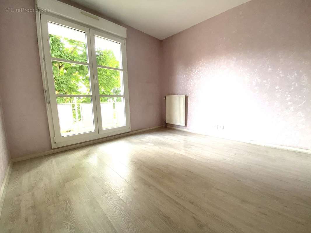 Appartement à MONTIGNY-LE-BRETONNEUX