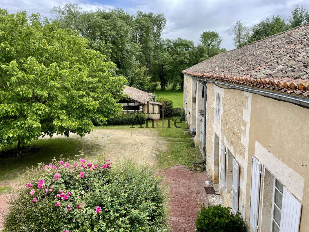 Maison à CHAMPNIERS