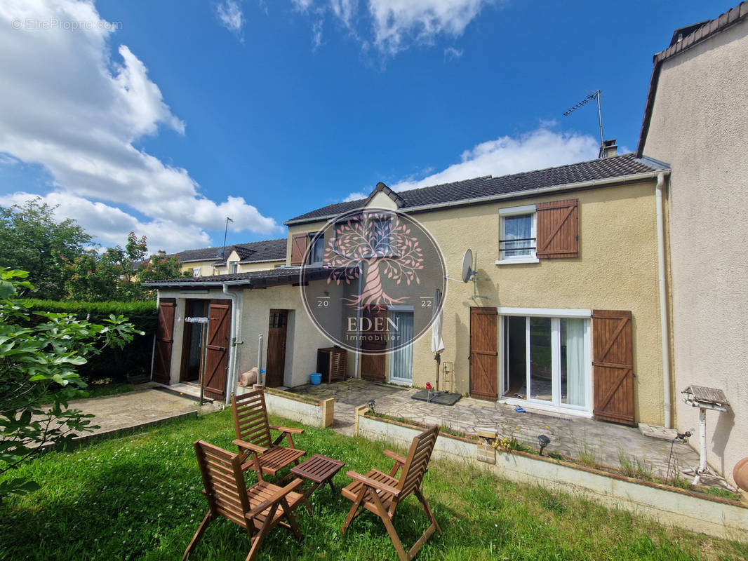 Maison à CHERISY